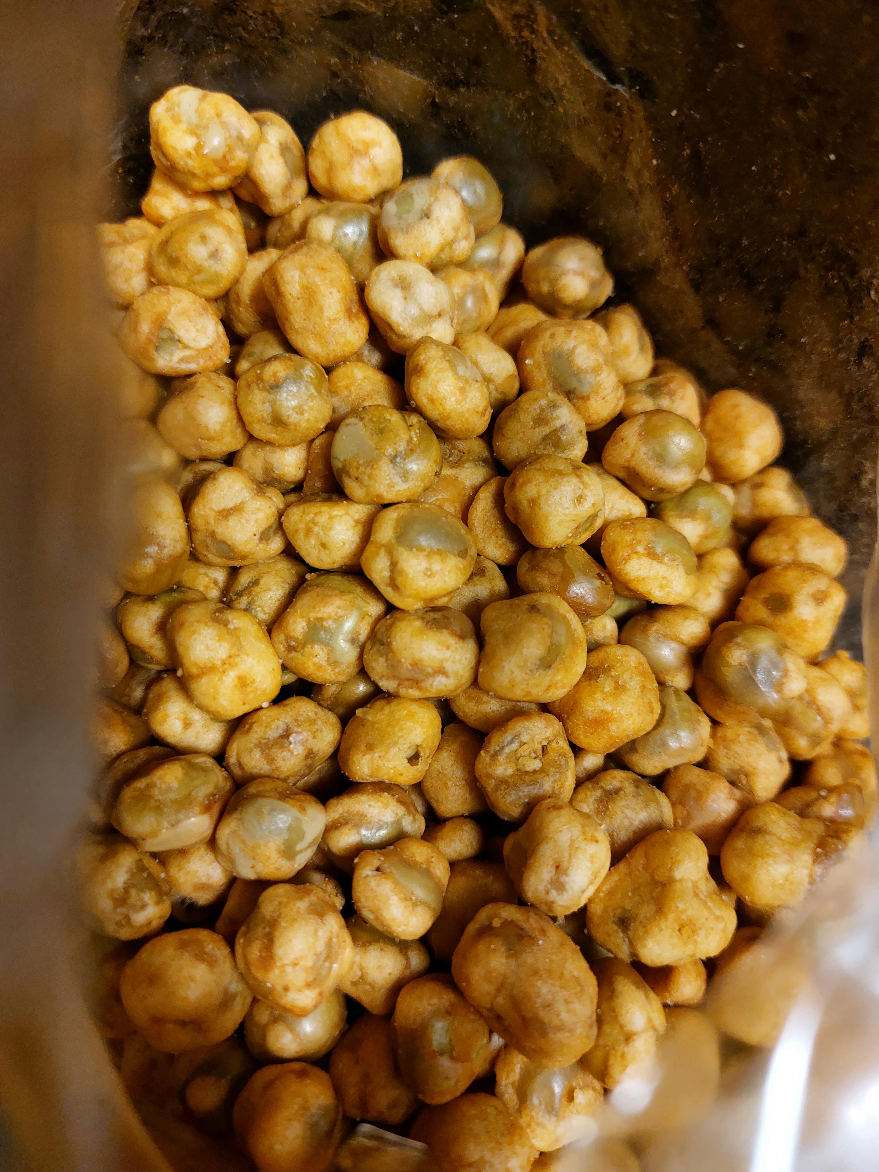 un primo piano di un sacchetto di fagioli secchi